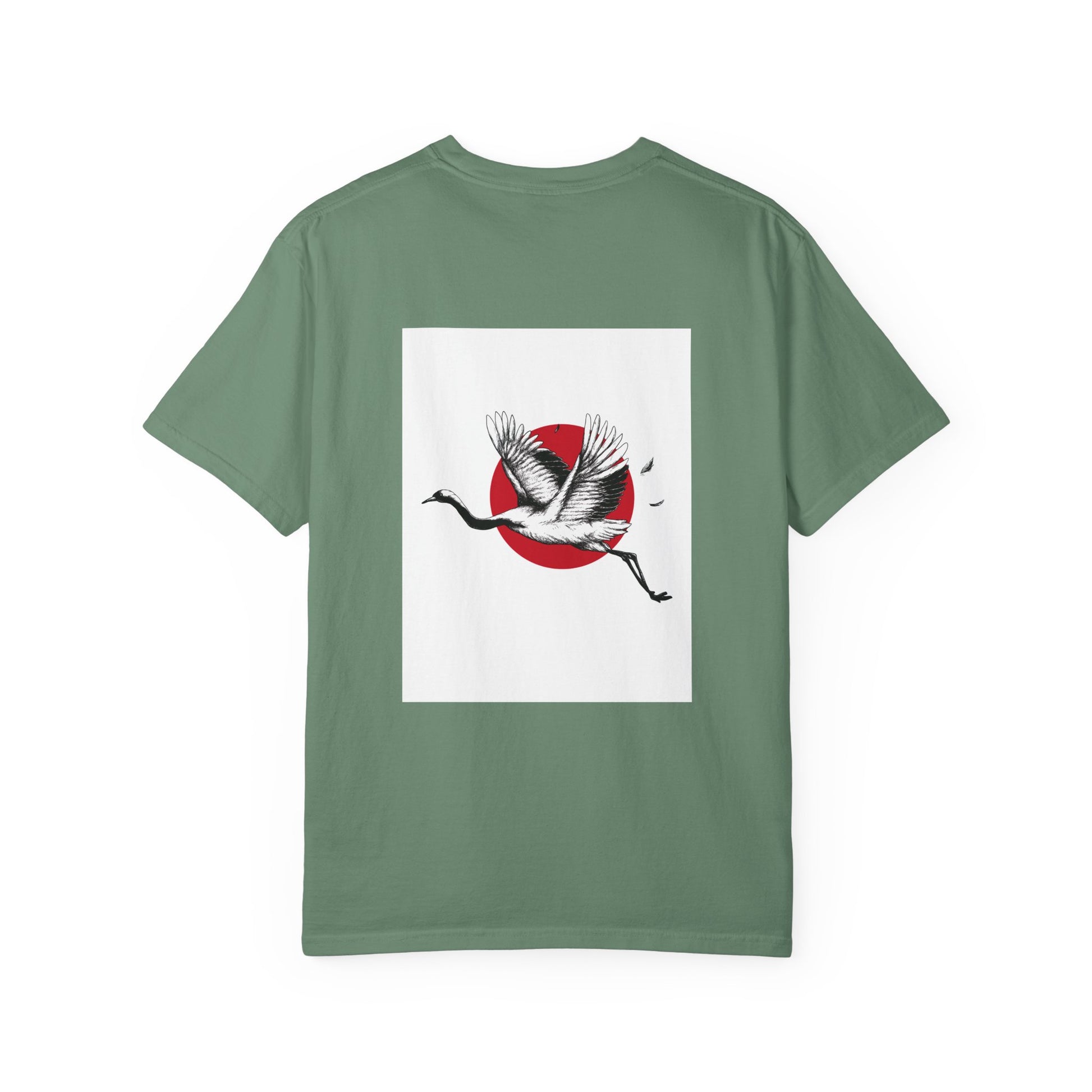 Garment-Dyed T-Shirt with Elegant Crane Print: Perfect for Casual Outings