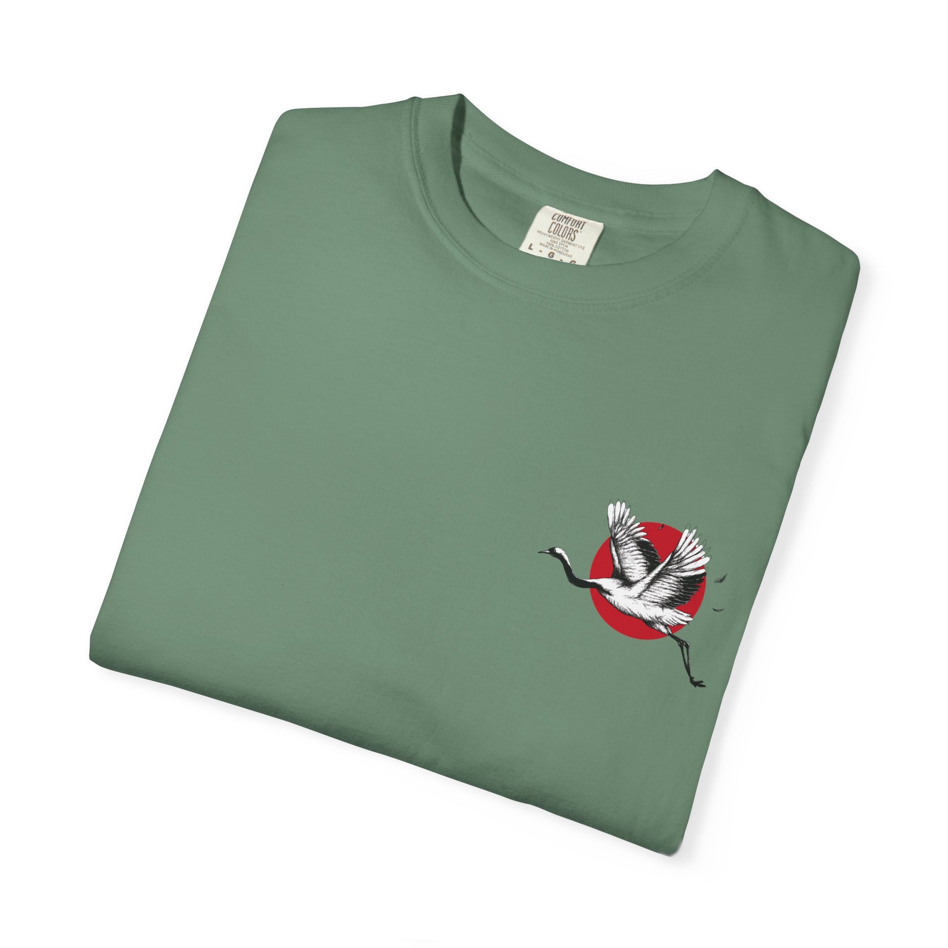 Garment-Dyed T-Shirt with Elegant Crane Print: Perfect for Casual Outings