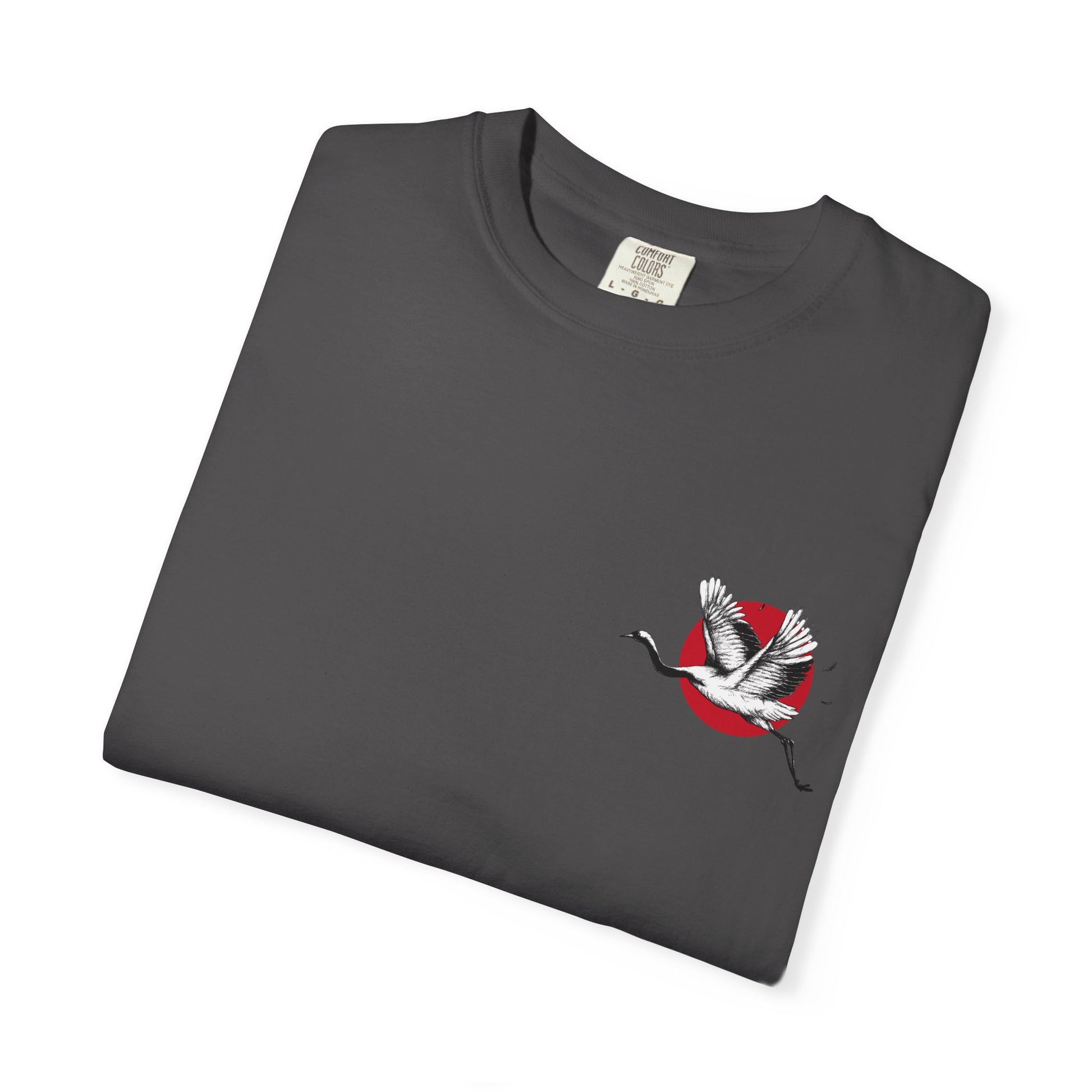 Garment-Dyed T-Shirt with Elegant Crane Print: Perfect for Casual Outings