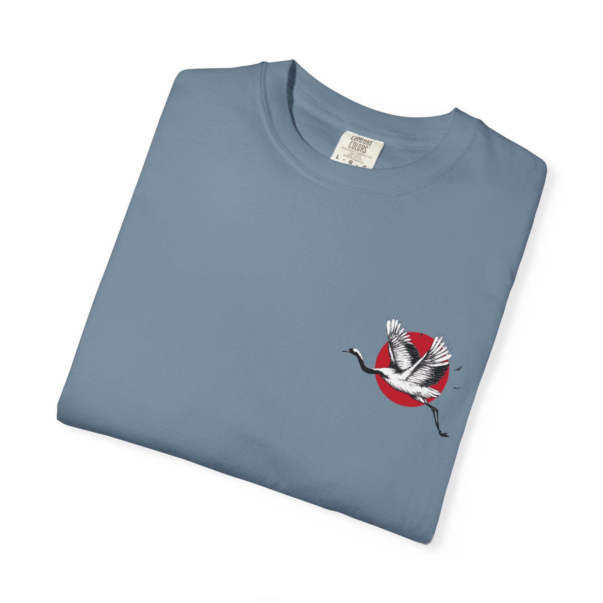 Garment-Dyed T-Shirt with Elegant Crane Print: Perfect for Casual Outings