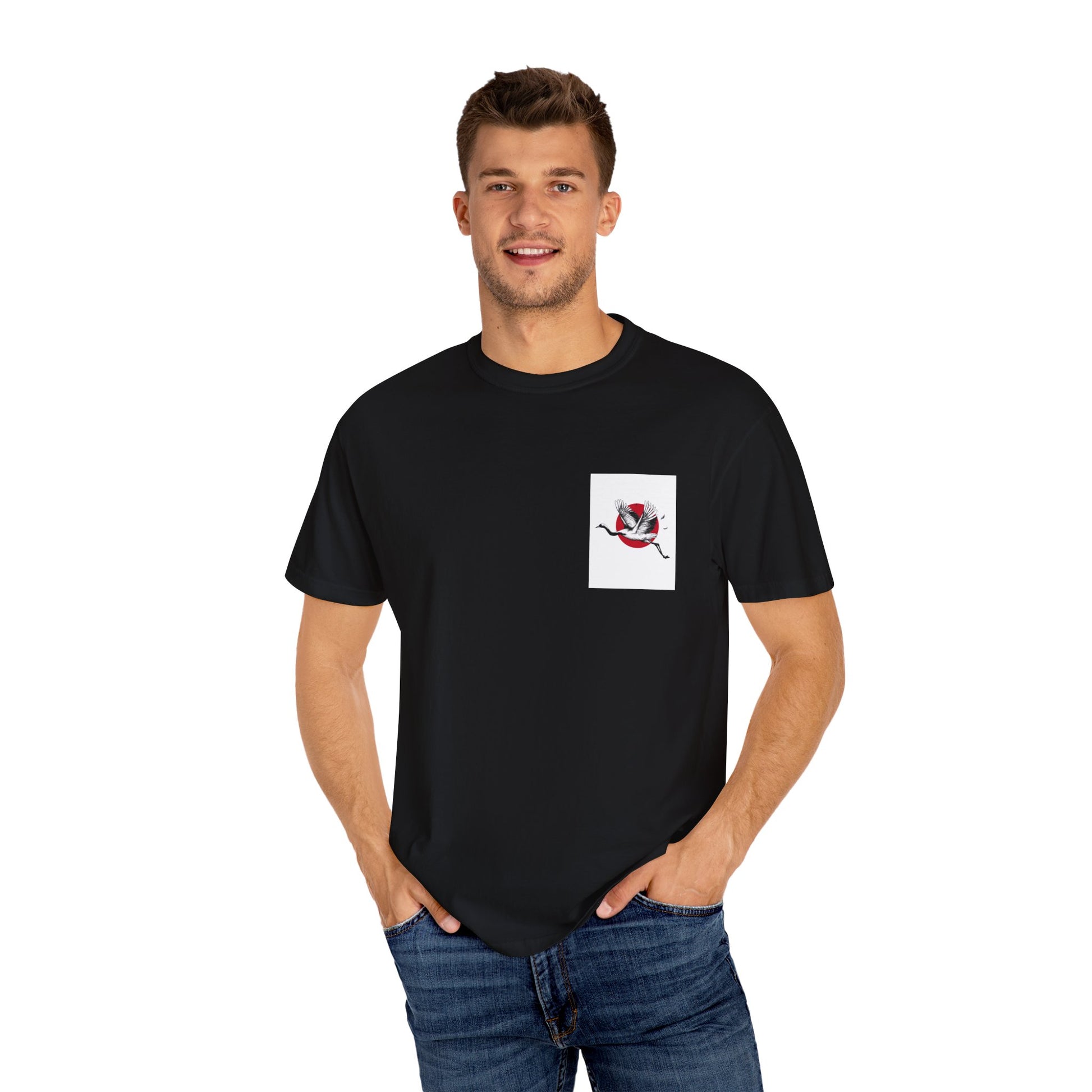 Garment-Dyed T-Shirt with Elegant Crane Print: Perfect for Casual Outings