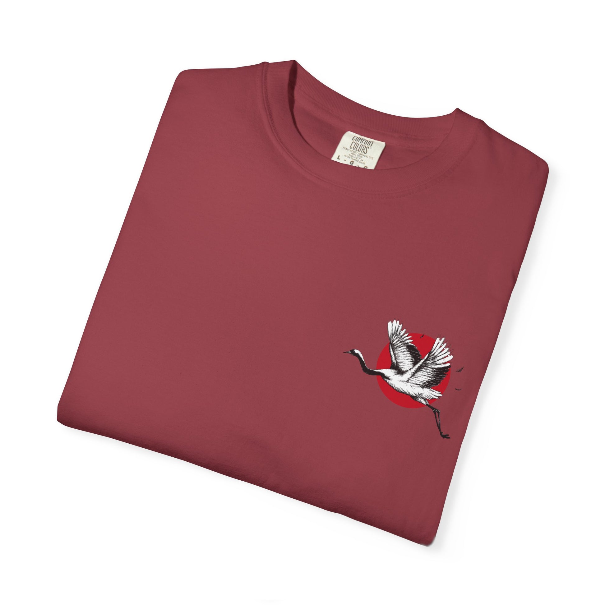 Garment-Dyed T-Shirt with Elegant Crane Print: Perfect for Casual Outings