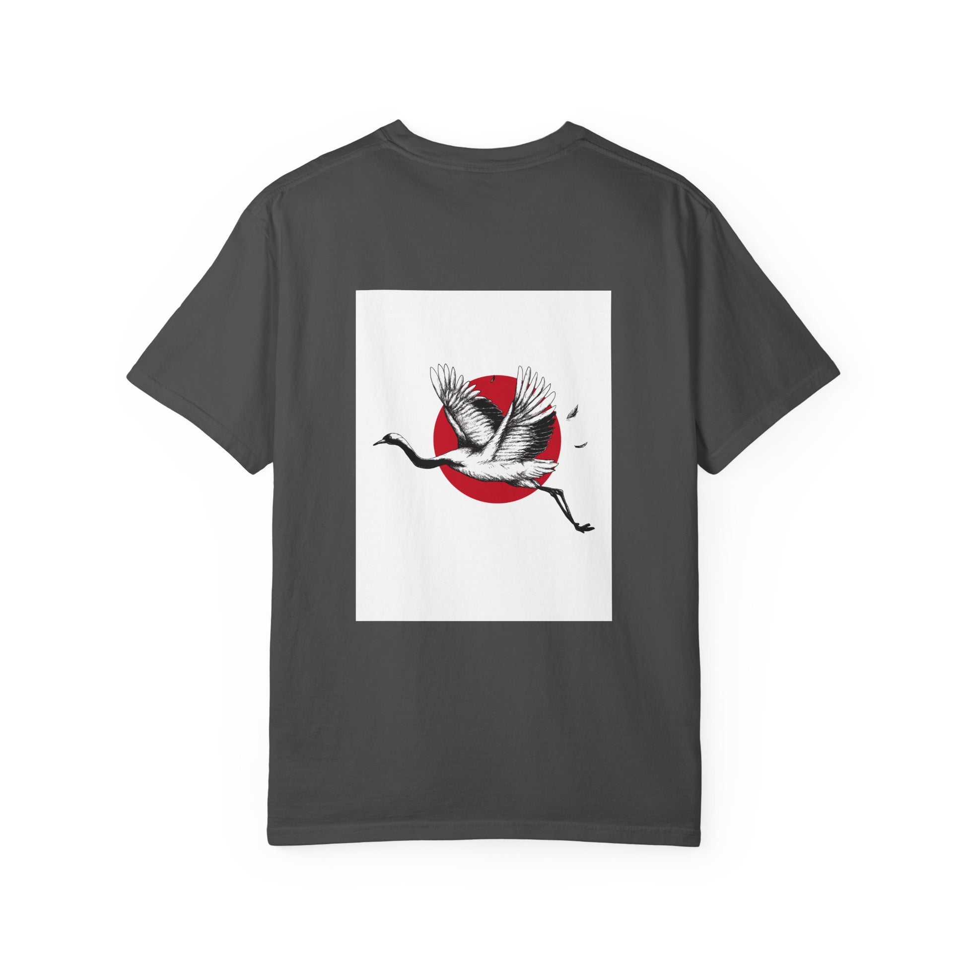 Garment-Dyed T-Shirt with Elegant Crane Print: Perfect for Casual Outings